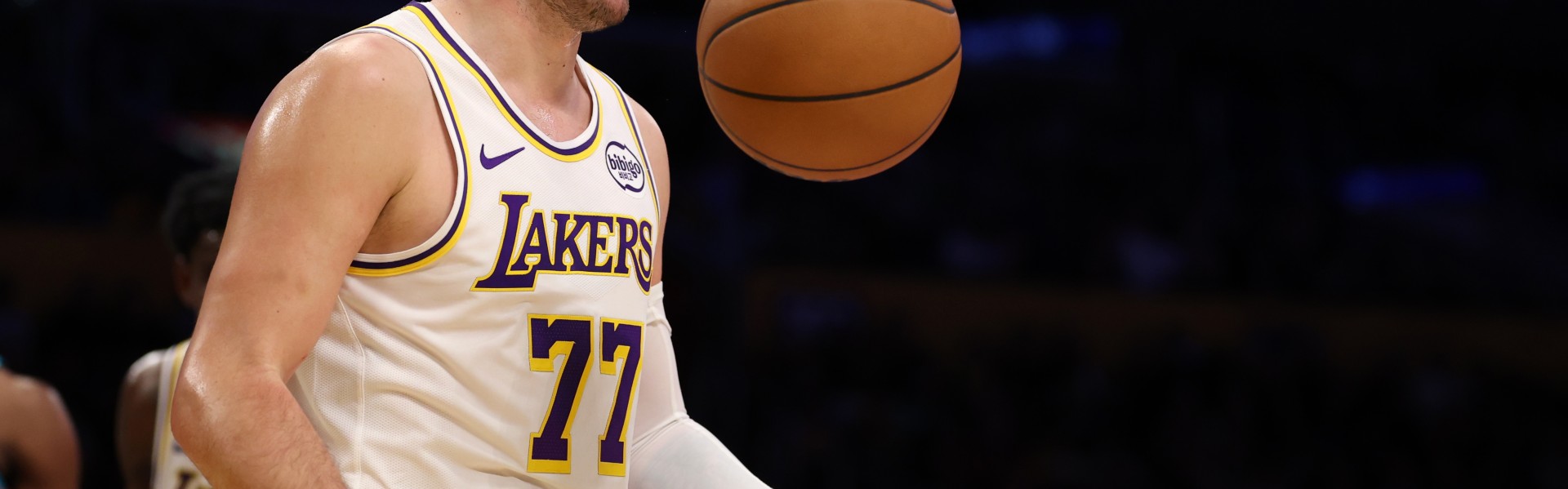 星空体育官网-火力全开！东契奇半场5记三分拿下23分3板7助1帽 次节独得14分