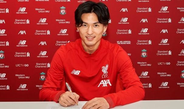 星空体育官方入口-【说点球事】日本球员的女友身材都这么惹火？！