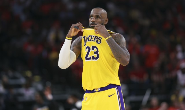 星空体育-还差一胜！詹姆斯上次横扫对手还是在2018年次轮4-0淘汰猛龙