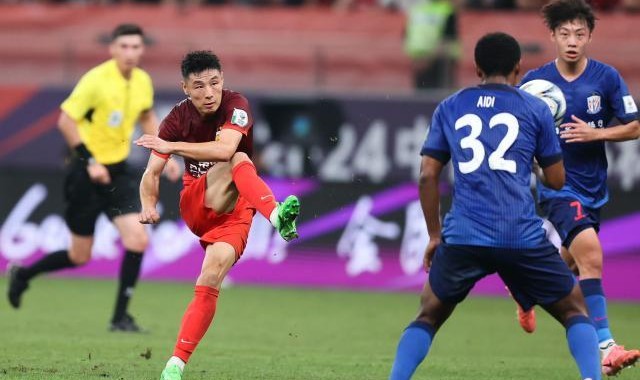 星空体育在线登录-海港赛季首胜申花觊觎双冠 穆斯卡特的坚持与求变