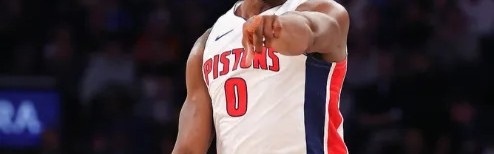 星空体育-杜伦全场10投3中，得到8分9篮板1助攻5封盖6犯离场