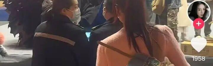 星空体育官网-歌手张政直播后突然捂住胸口并大喊“不要碰我，我这里痛”，随后抽搐晕倒，被救护车紧急送医