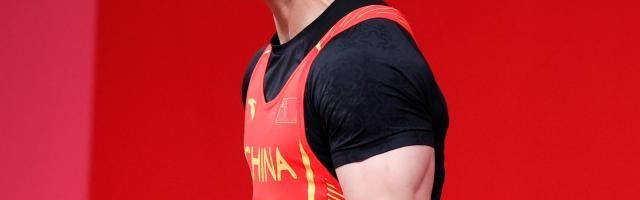 星空体育-石智勇破世界纪录夺冠：无论哪个级别我都是王者！