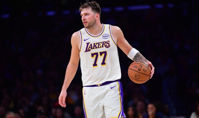 这就是爹的buff？东契奇退防积极一防四 贴防+补防最终防成！